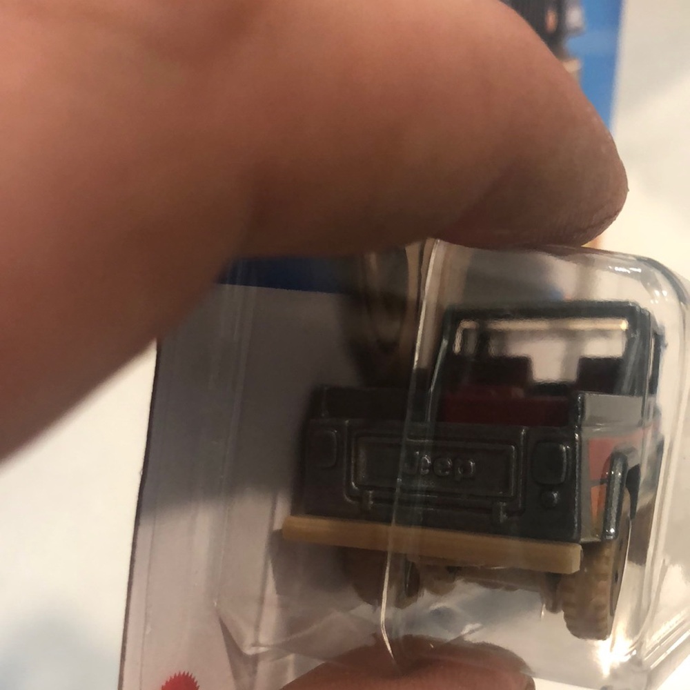 Jeep Scrambler Silver - Picture 5 of 8